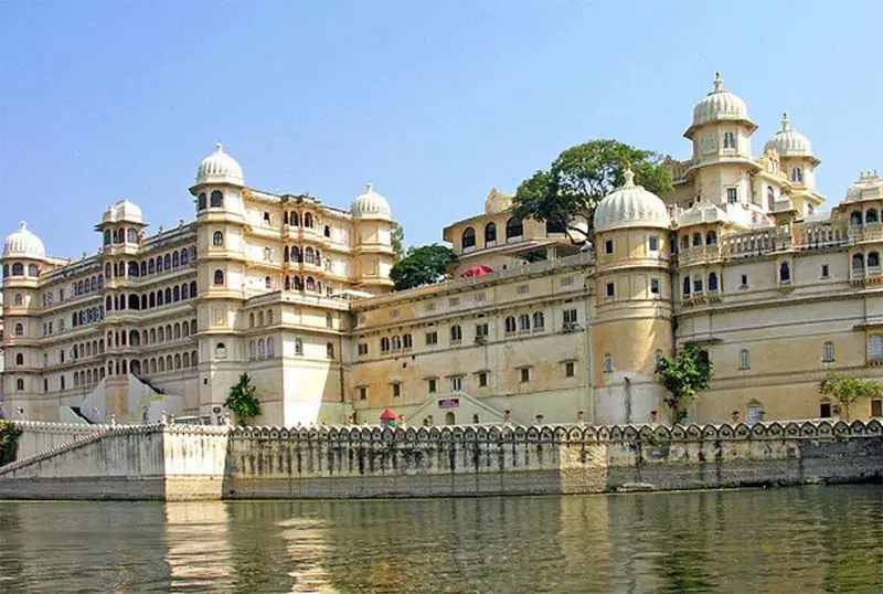 City Palace of Udaipur on the shore of Lake Pichola